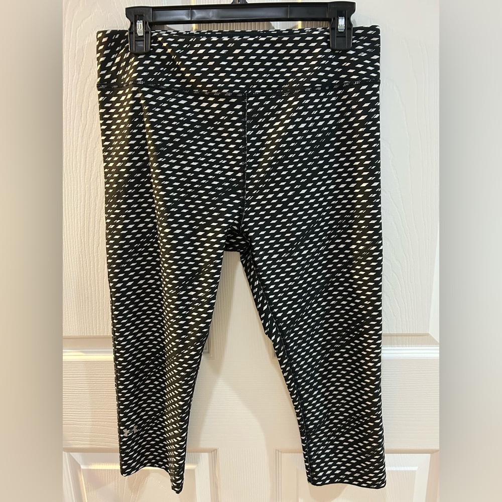 Under Armour Checkered Black & White Compression Capri Leggings Size Large